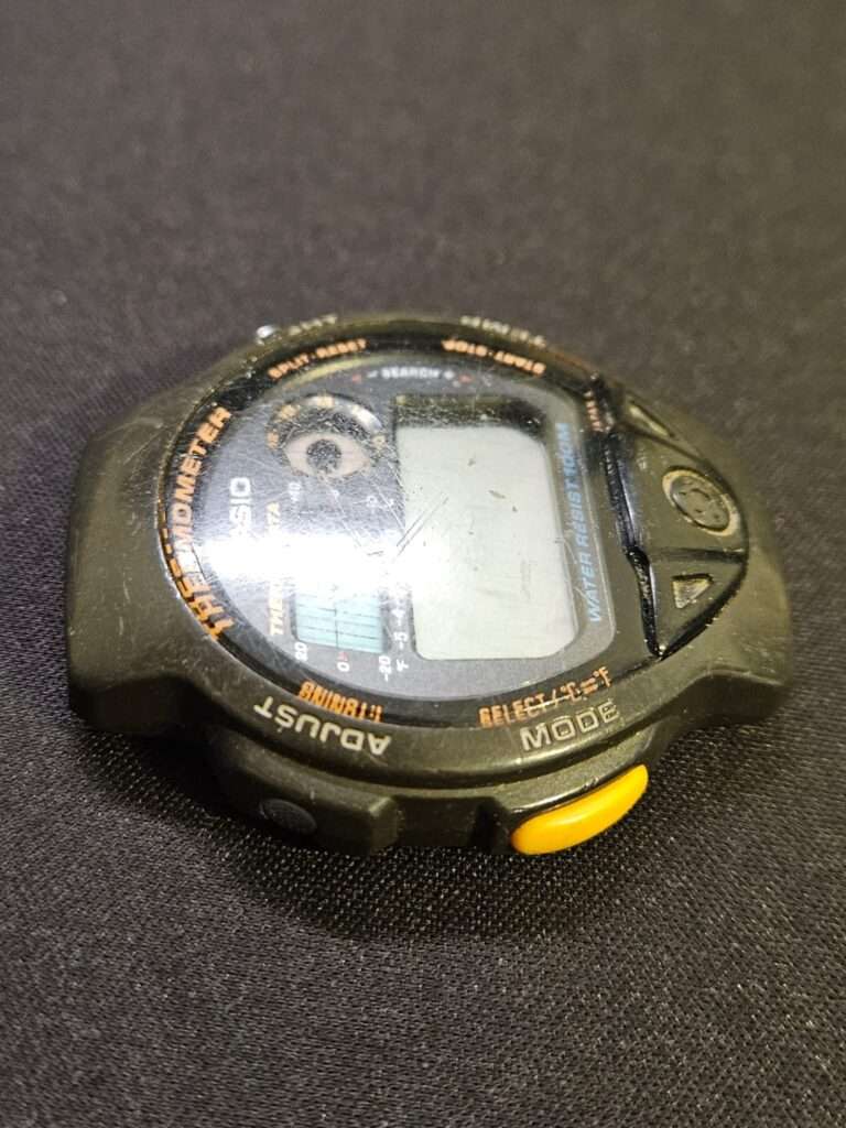 Internal case detail of Casio TS-200 watch with screw mount and housing